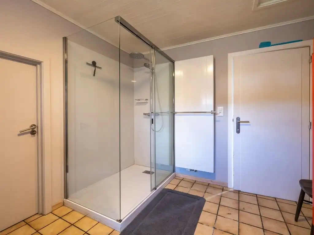 Verzorgde vrijstaande woning, grotendeels gerenoveerd foto 25