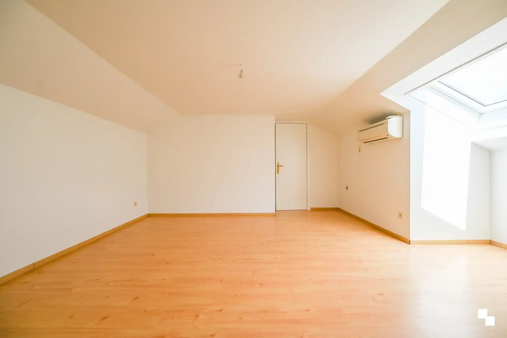 Woning met loods in Oostrozebeke foto 25