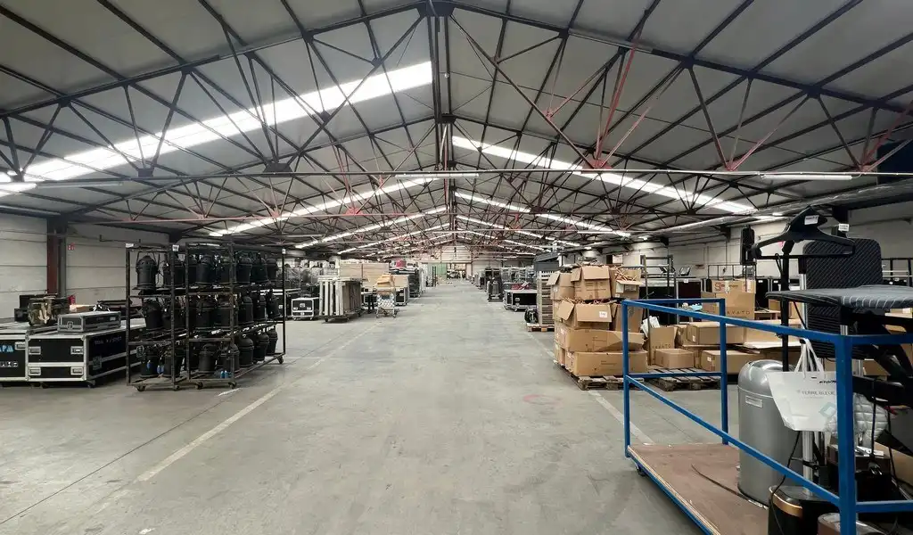 Recent bedrijfsgebouw met prachtige kantoren te huur in Lokeren foto 21