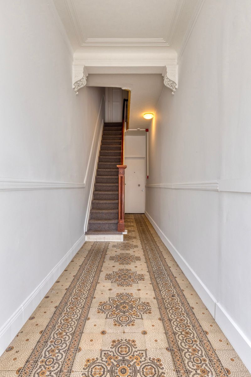 Instapklaar één-slaapkamerappartement in herenwoning. foto 2