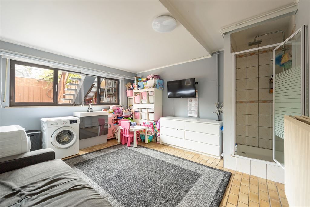 277m² aan woonoppervlakte + tuin, terras en garage foto 12