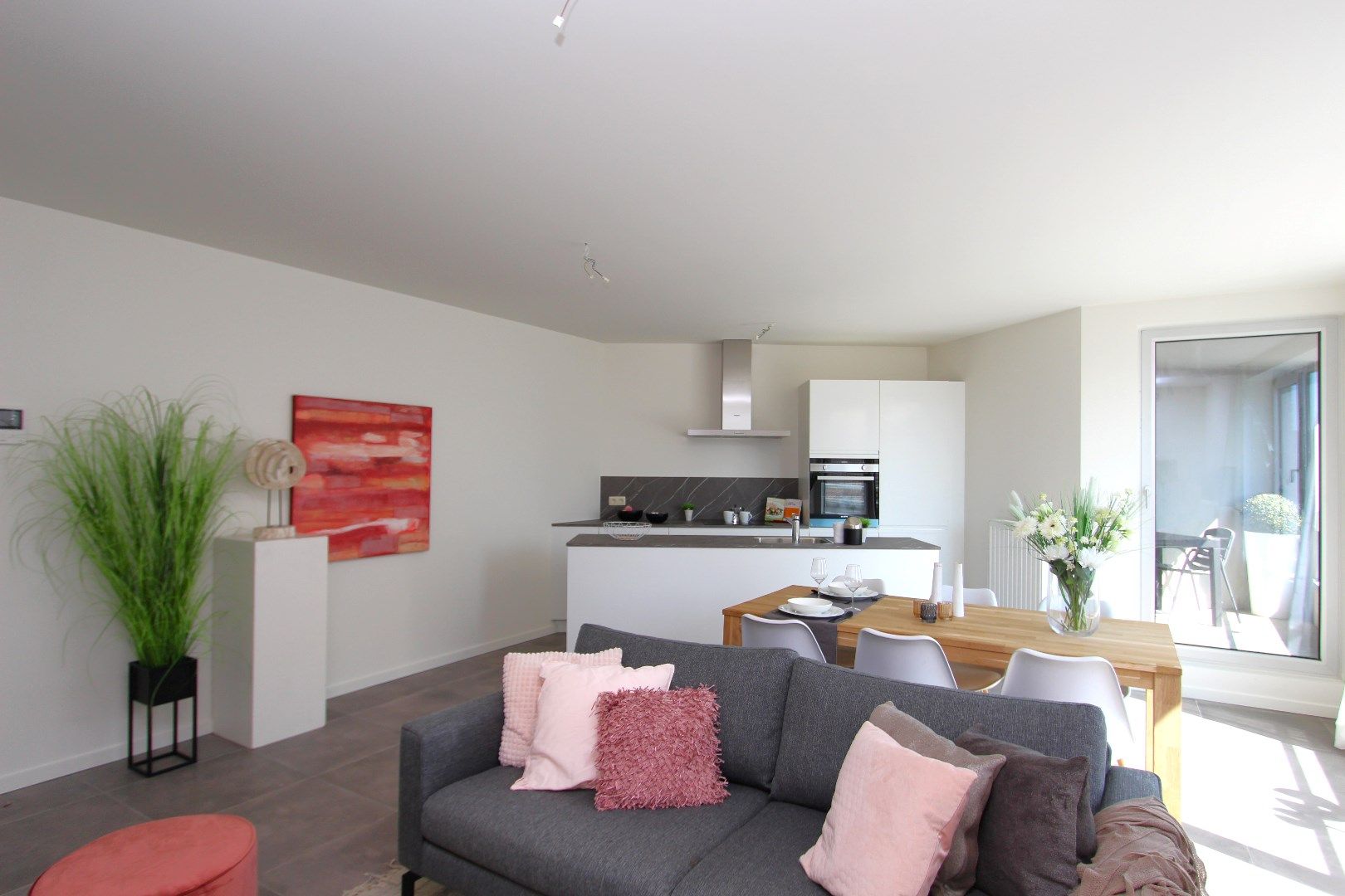 Instapklaar BEN-appartement met mooi terras en autostaanplaats foto 3