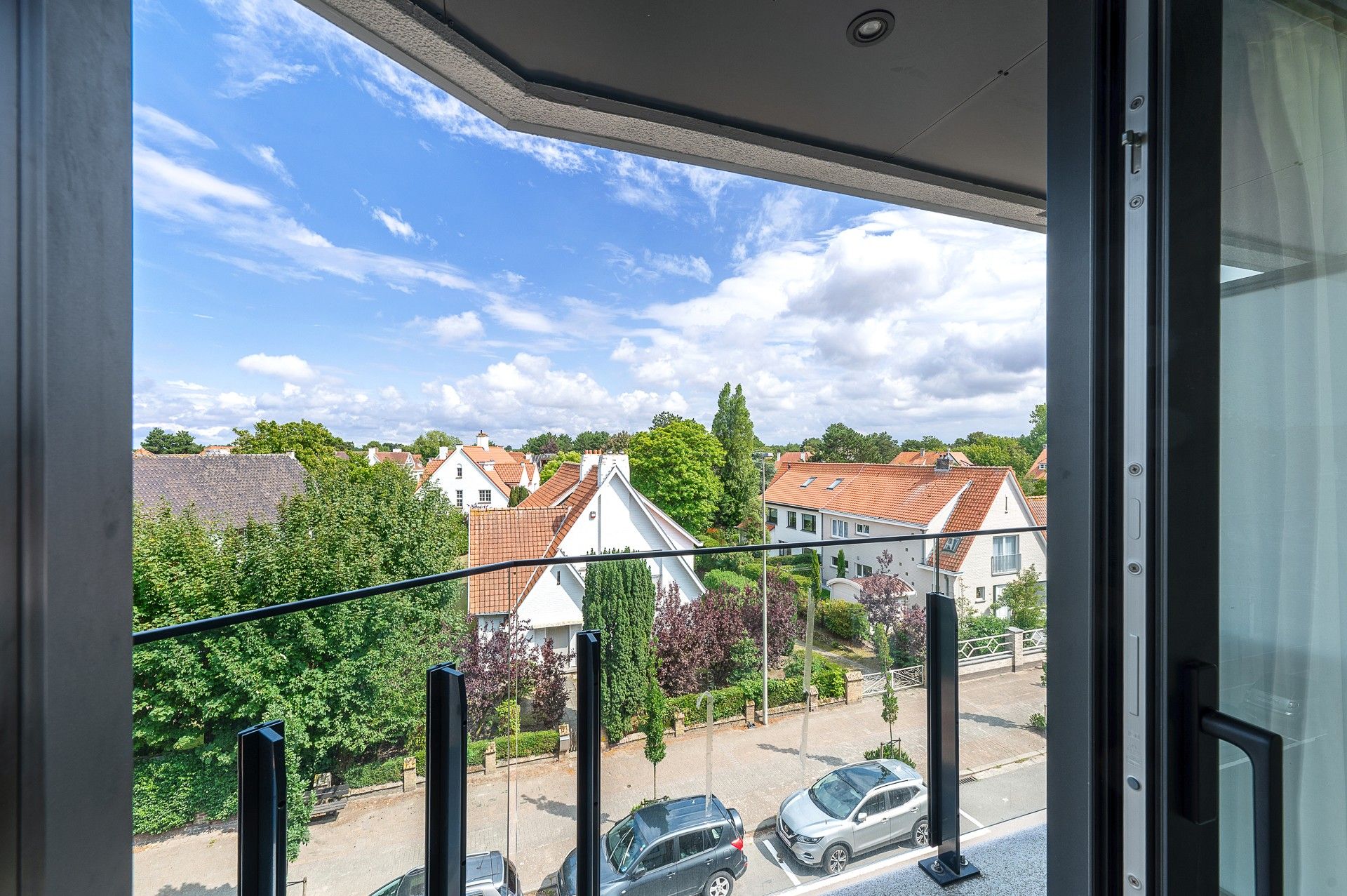 Centraal gelegen appartement met twee terrassen nabij de Lippenslaan foto 2