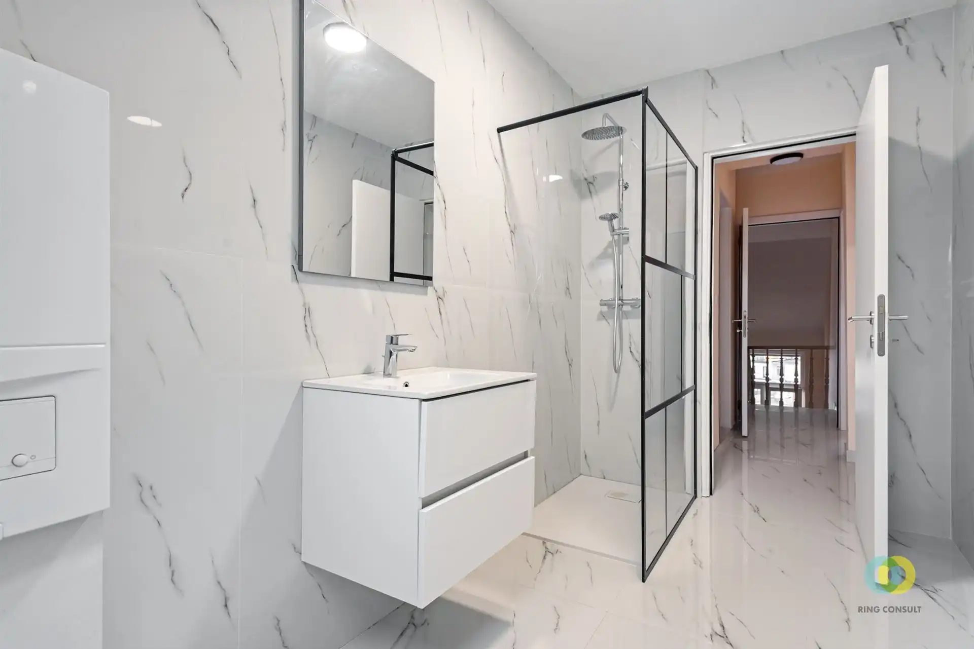 appartementsgebouw met drie units foto 19