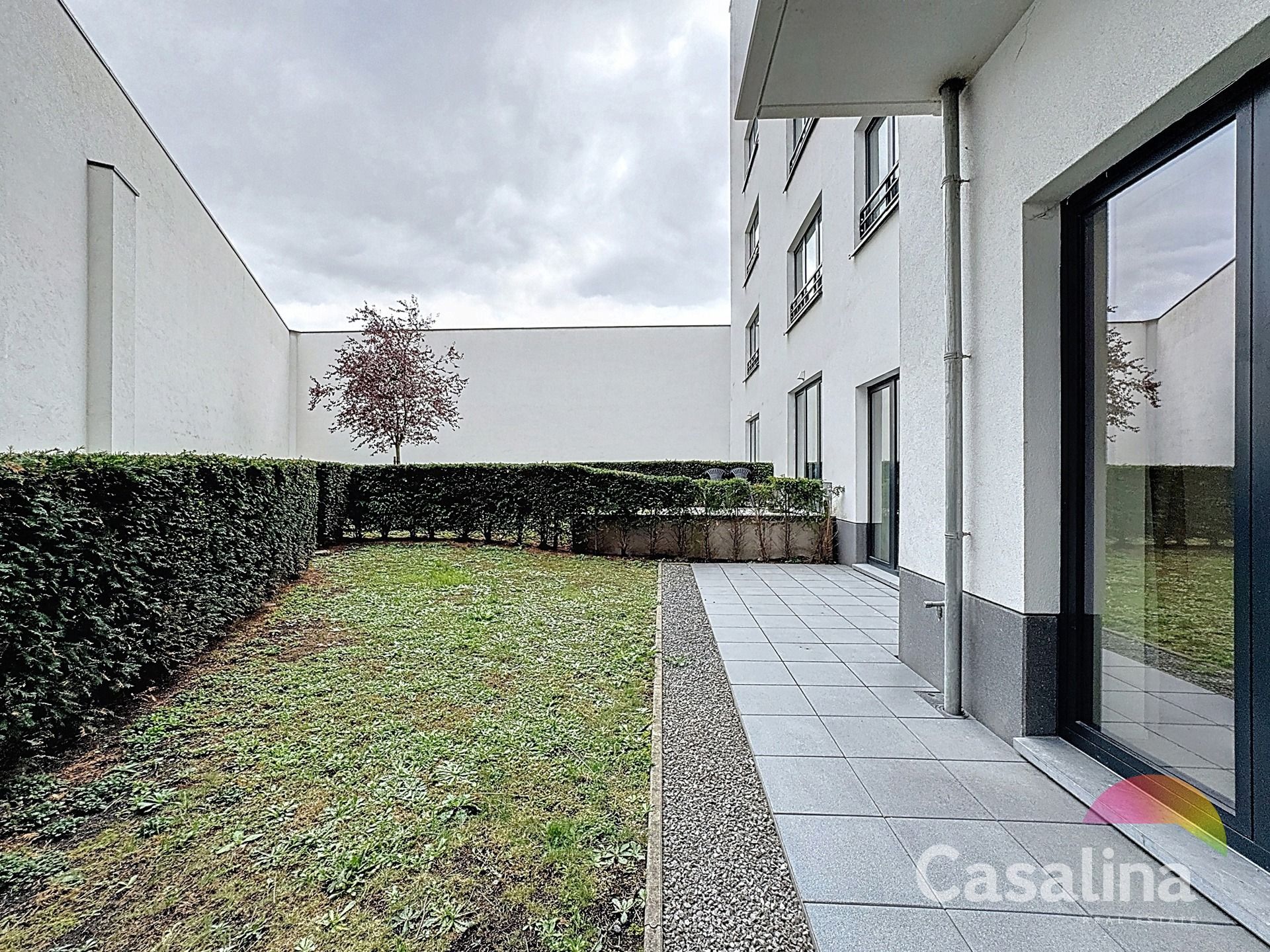 Appartement met 2 slaapkamers, terrassen, tuin + parking foto {{pictureIndex}}