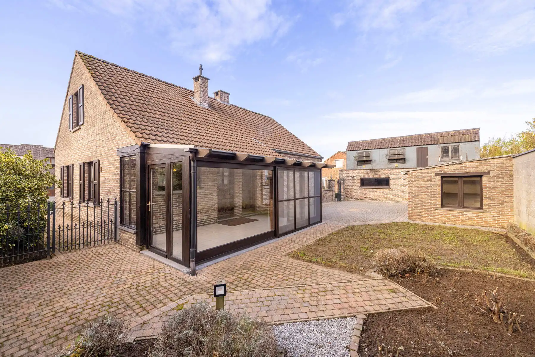 Open bebouwing met 3slpk, tuin en garage foto 2