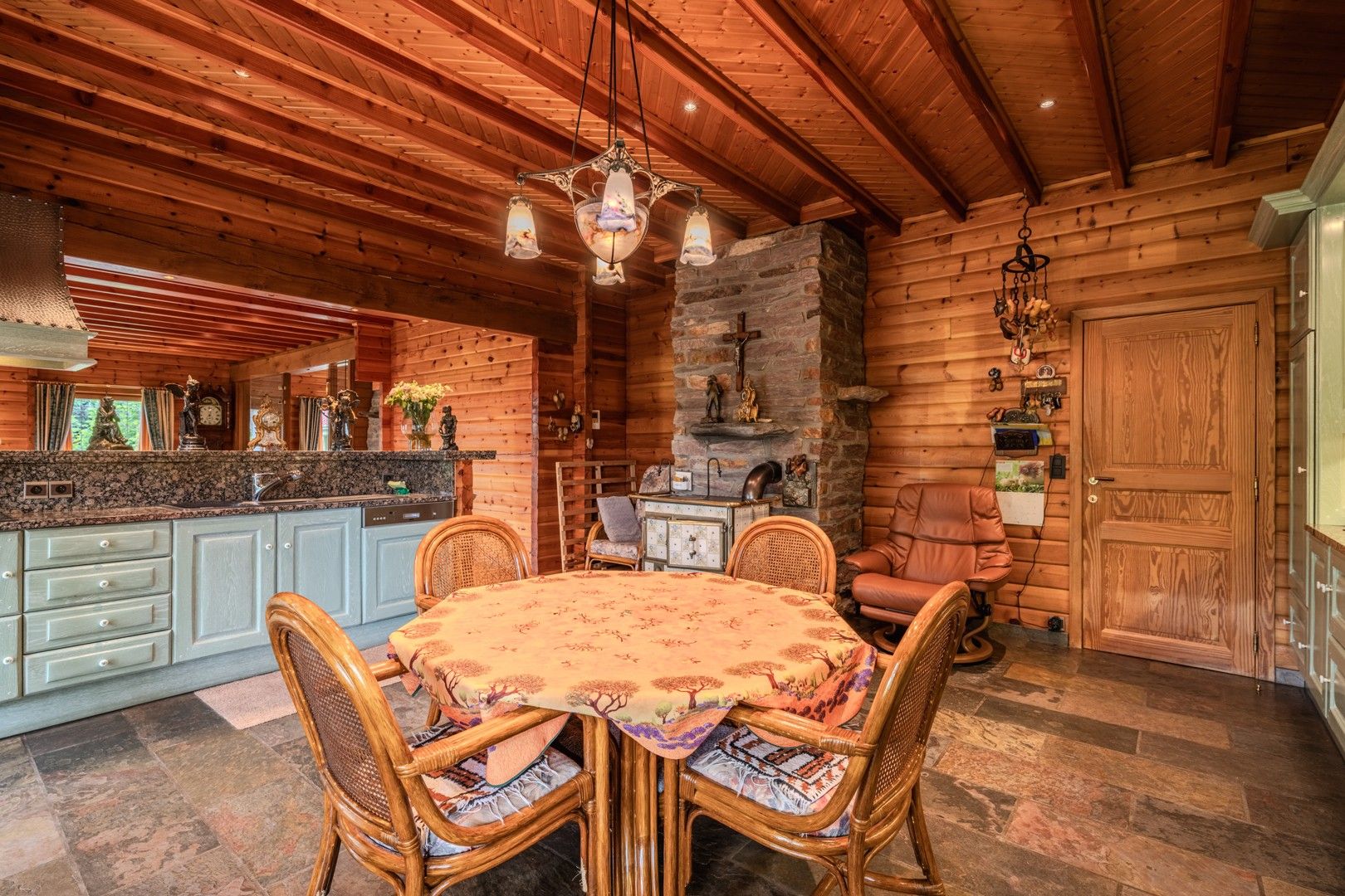 Ruime villa met mooie tuin foto 8