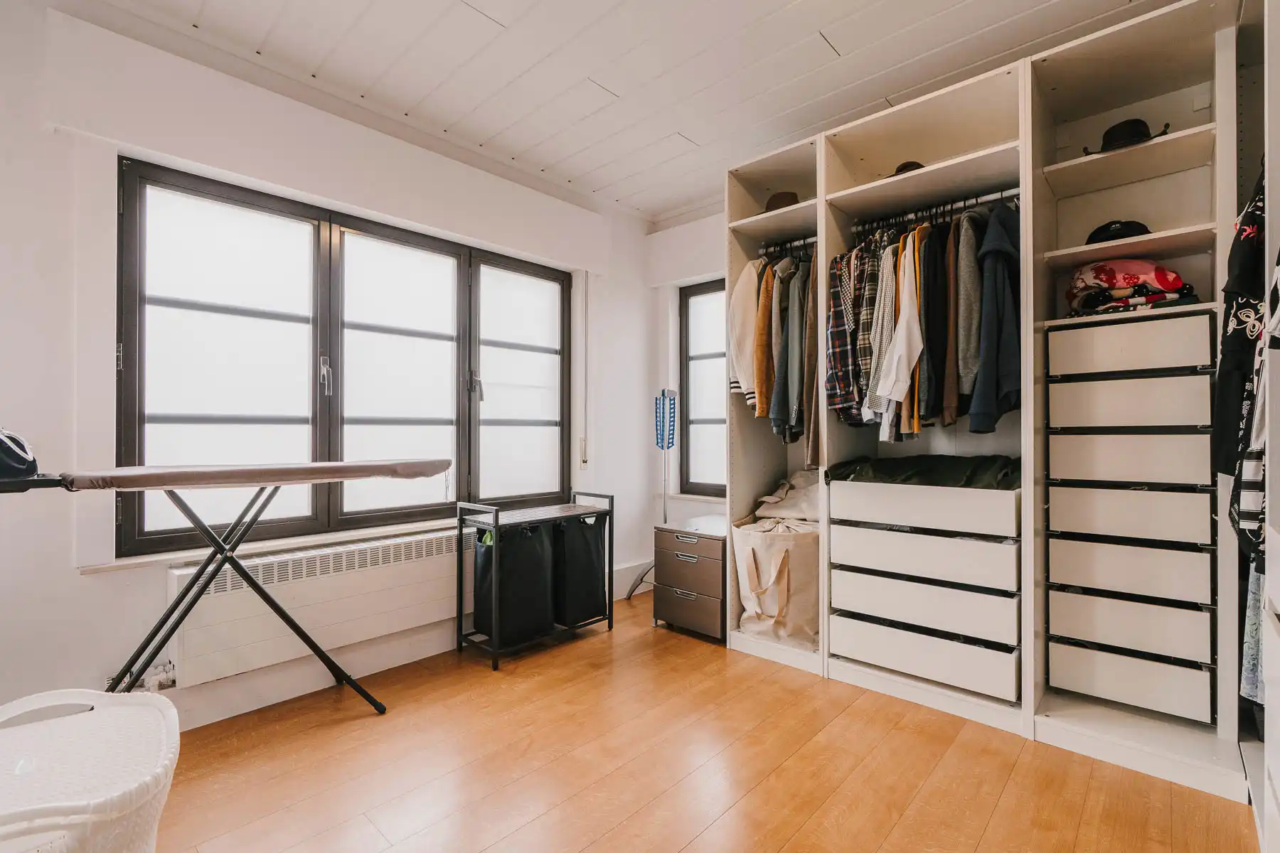 Ruime gezinswoning met 4 slaapkamers en bureau op toplocatie foto 17