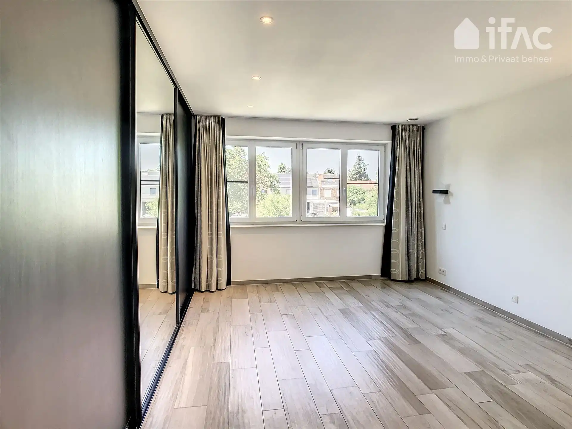 Moderne villa met 5 kamers foto 11