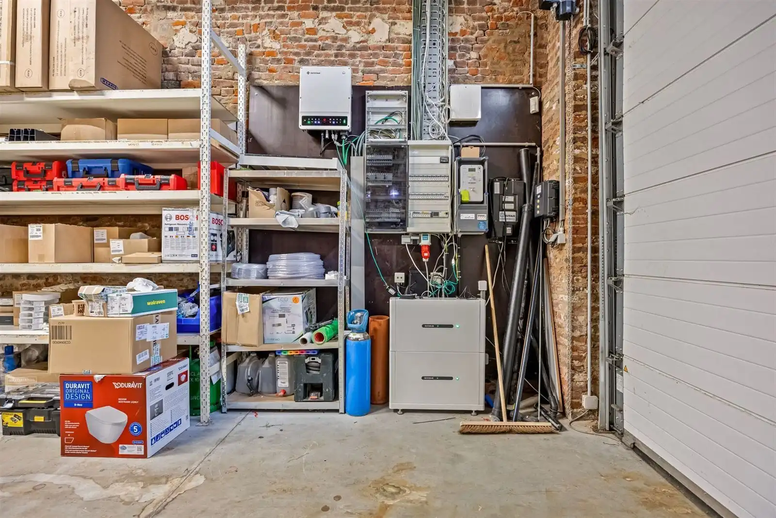 Magazijn met kantoorruimte  foto 14