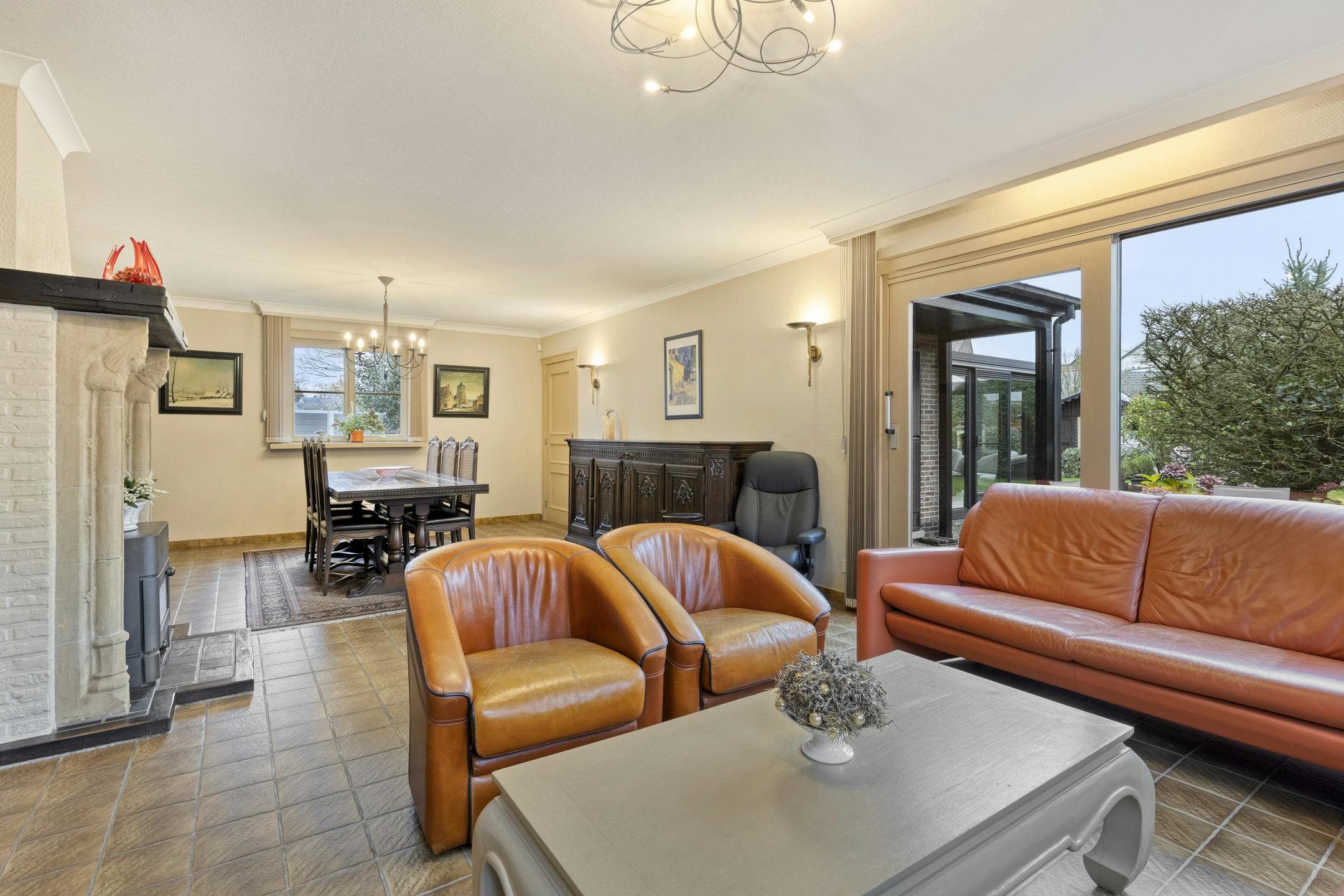 Mooie villa met schitterende tuin in residentiële woonwijk foto 6