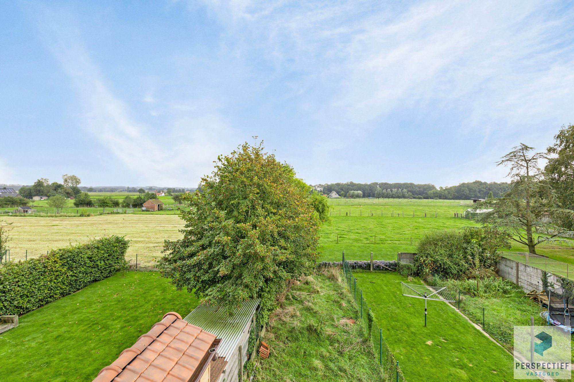 Quasi nieuwbouwwoning met landelijk uitzicht, gelegen in het landelijke Oostveld foto 3