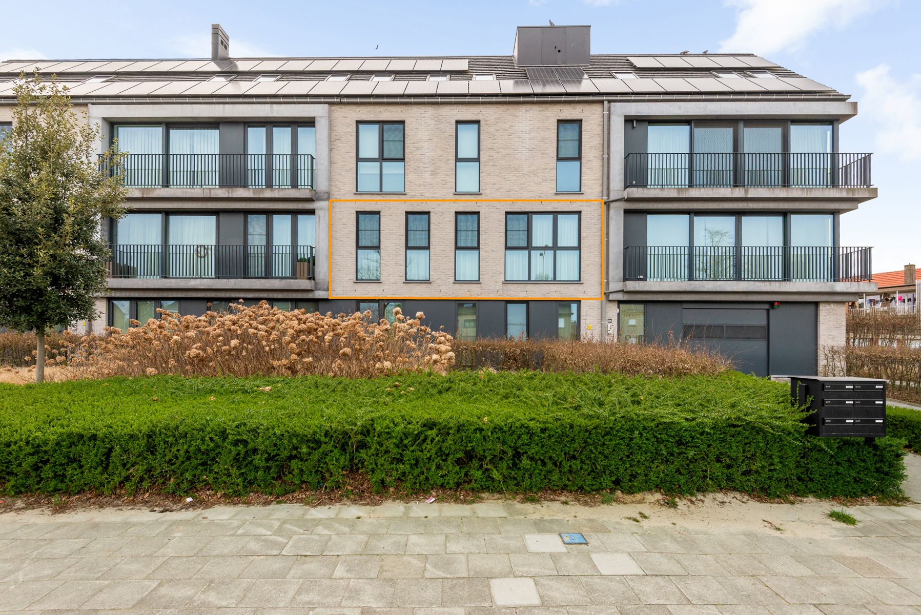 Modern en ruim appartement te koop op toplocatie. foto {{pictureIndex}}