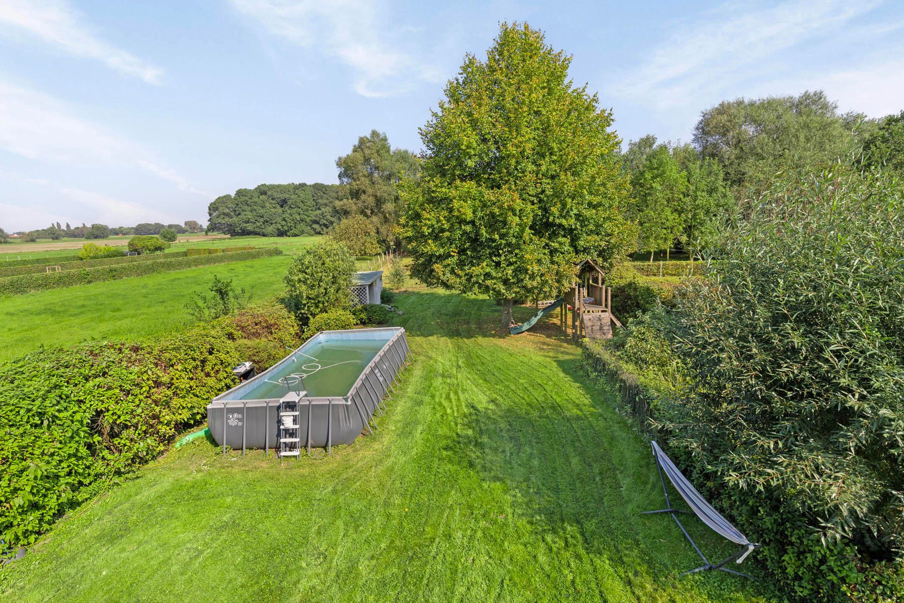 Instapklare villa met 5 kamers, 2 badkamers en grote tuin! foto 28