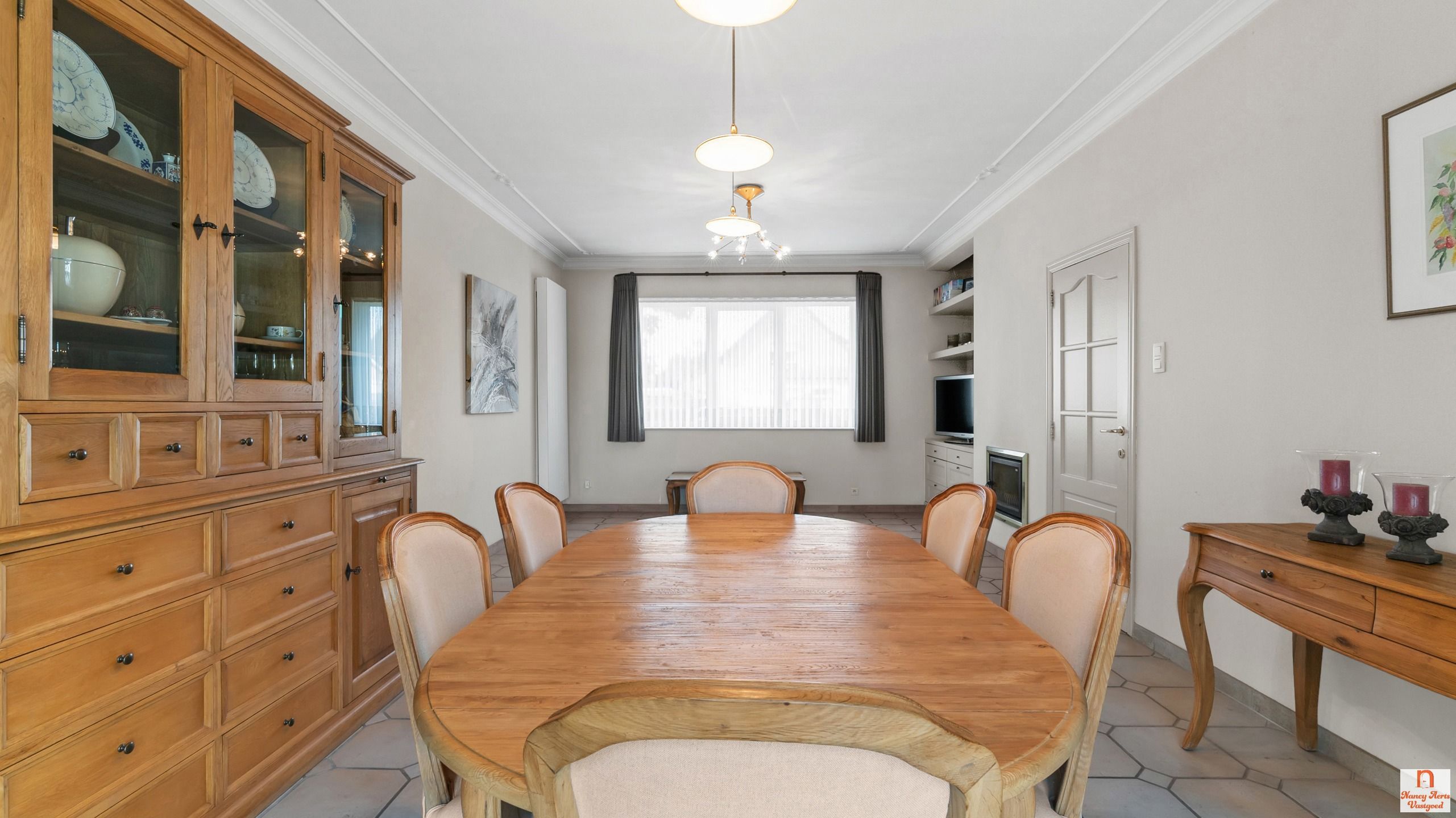 Instapklare woning met uitzonderlijk grote tuin met vijver foto 4