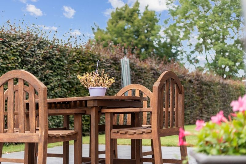 Hooglede. Zeer verzorgde gelijkvloerse villa met 3-4 slaapkamers, dubbele garage en kleine bergloods. Uiterst rustig gelegen overal dichtbij op een prachtige locatie! Ideaal voor bewoners met  extra bergruimte. foto 12