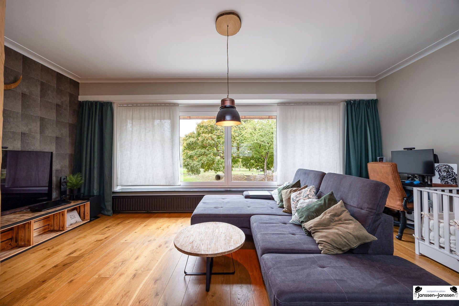Prachtig gerenoveerde woning met 3 slaapkamers en uitzicht op groen foto 2