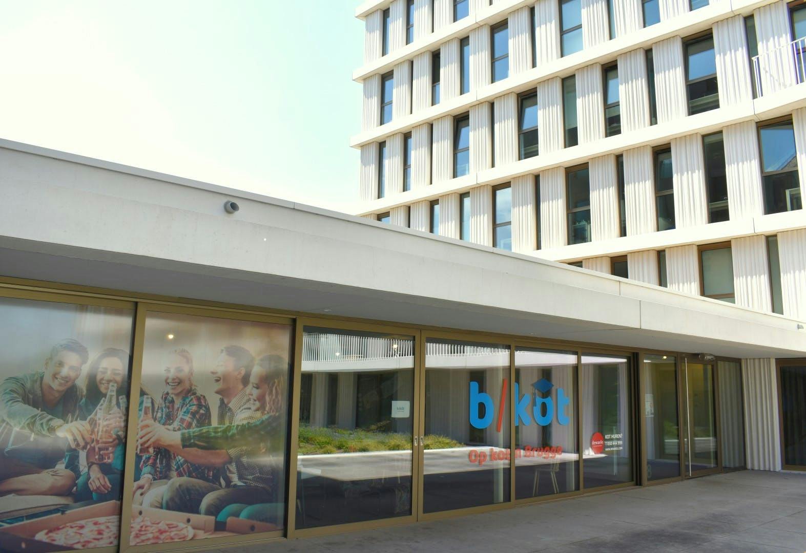 Studentenkamer (S508) te koop aan het station van Brugge foto {{pictureIndex}}