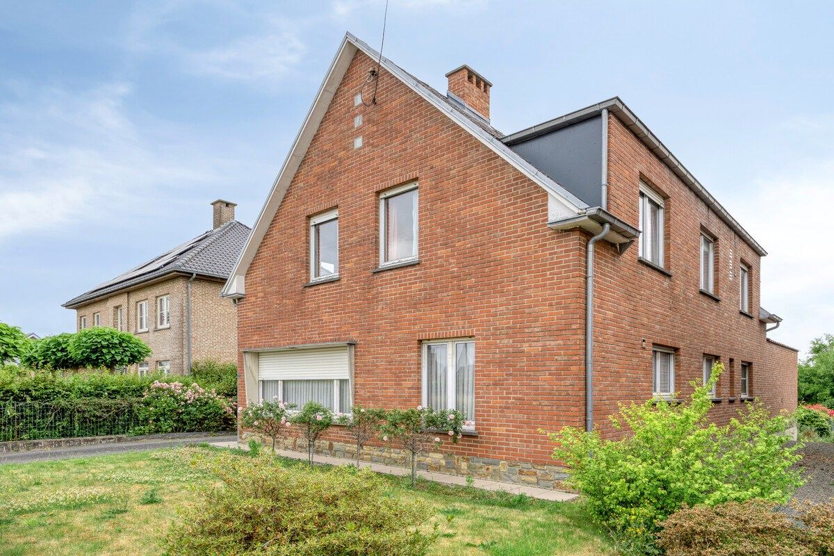 Ruime woning met tuin en 6 slaapkamers foto 2