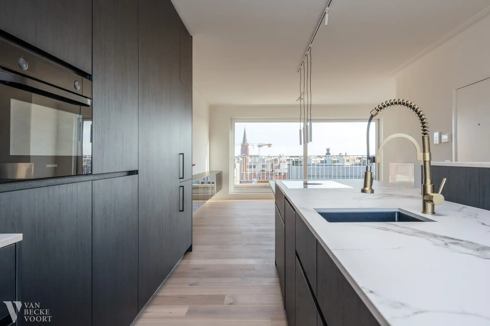 Standingvol gerenoveerde penthouse met (zee-)zicht foto {{pictureIndex}}