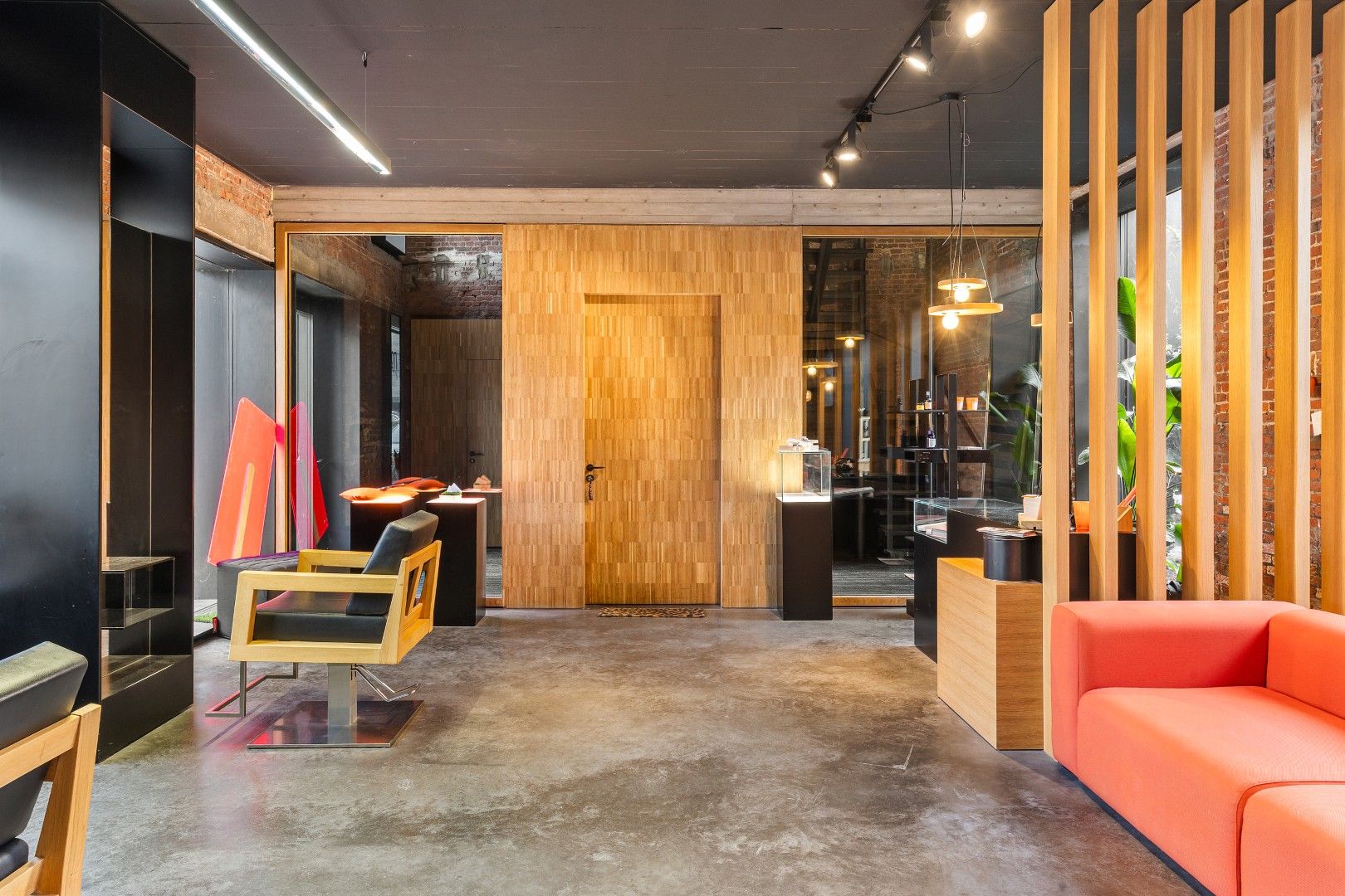HIGH-END HANDELSRUIMTE OF KANTOOR MET GARAGE foto 10