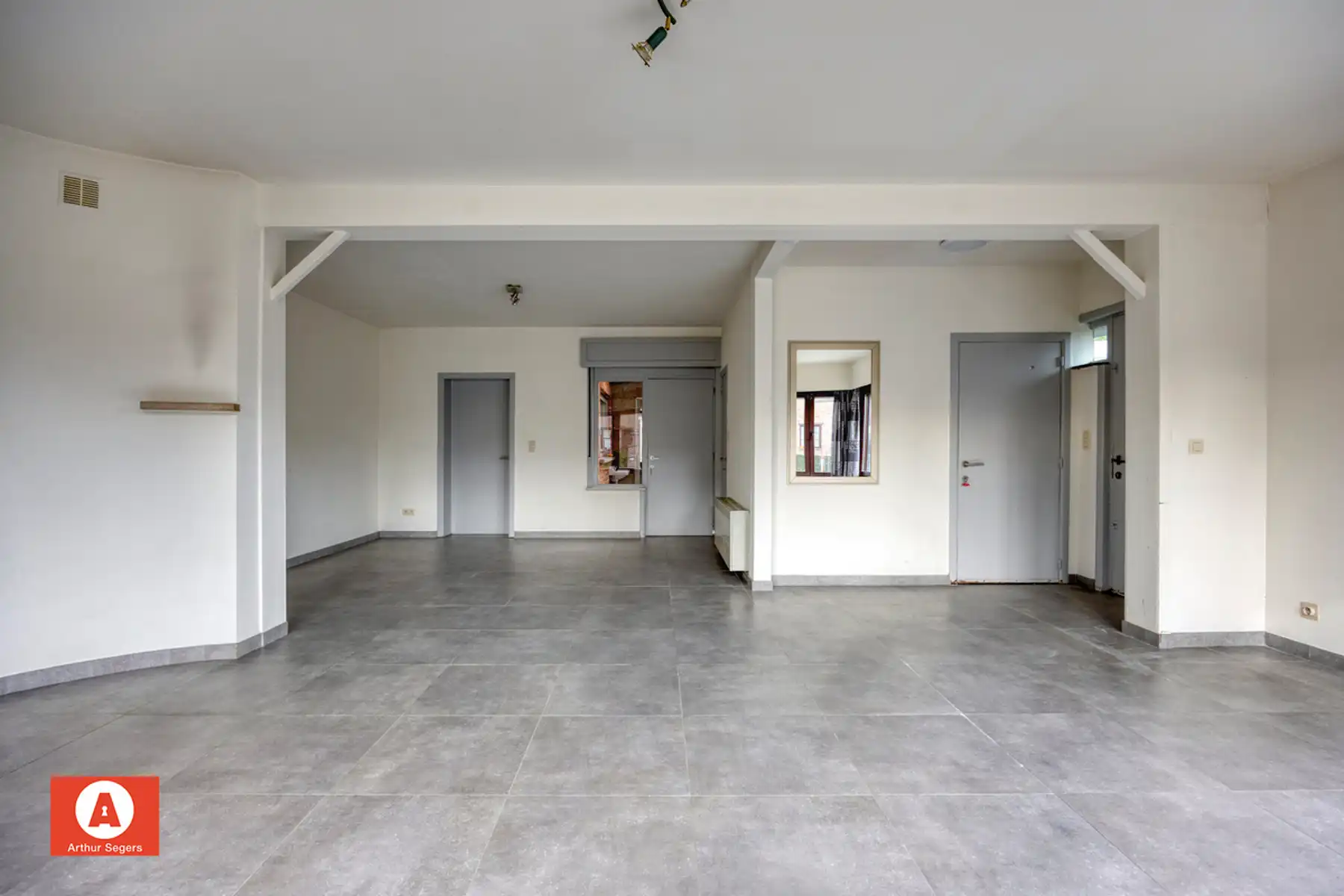 Instapklare en solide woning nabij het centrum van Opstal foto 6