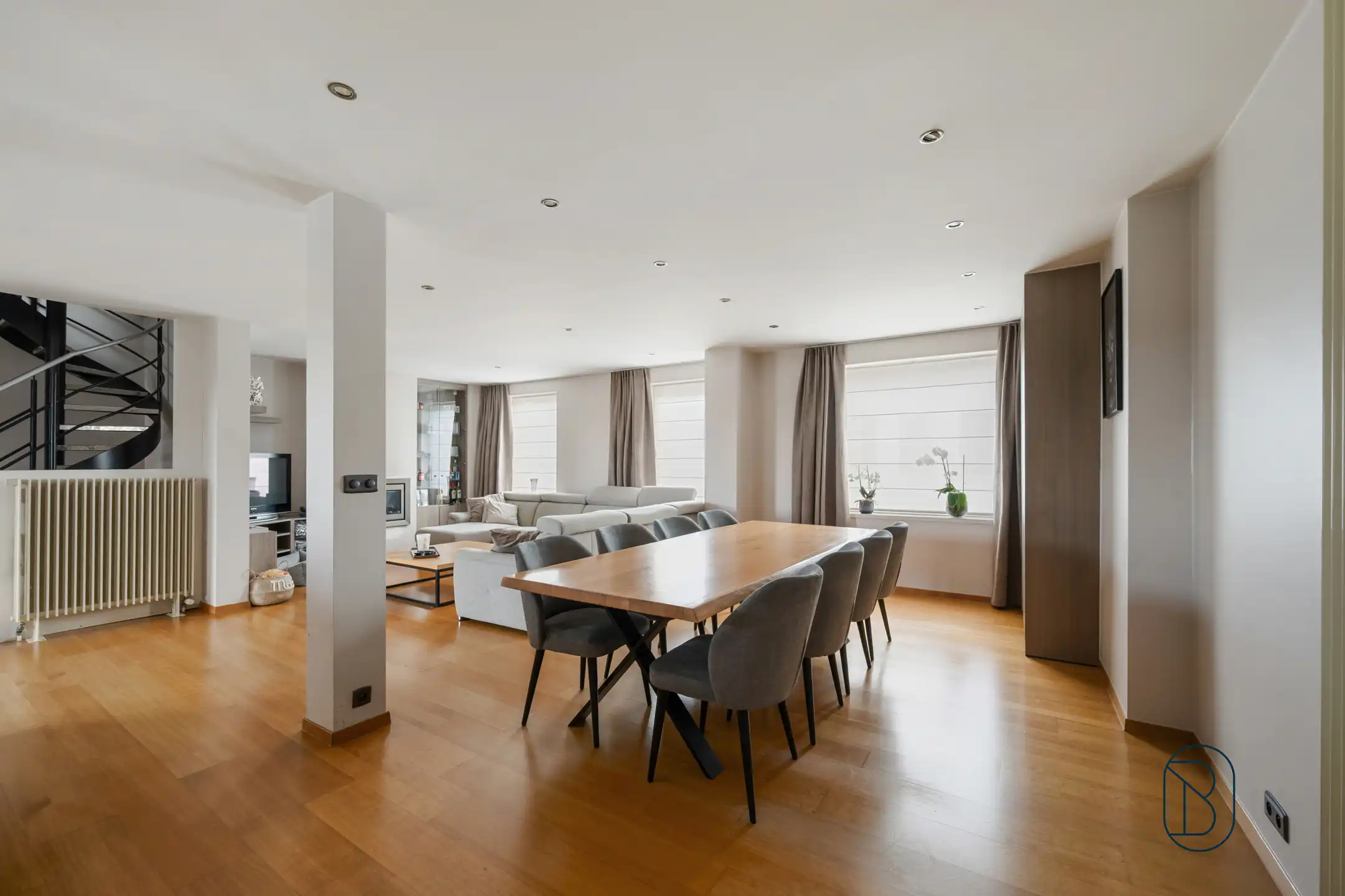 Topgelegen frituur en instapklaar duplex appartement foto 16