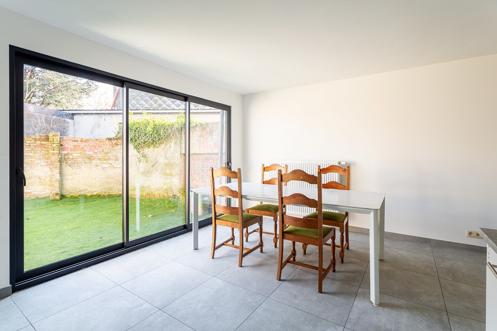 Gerenoveerde woning met 4 slaapkamers foto 9