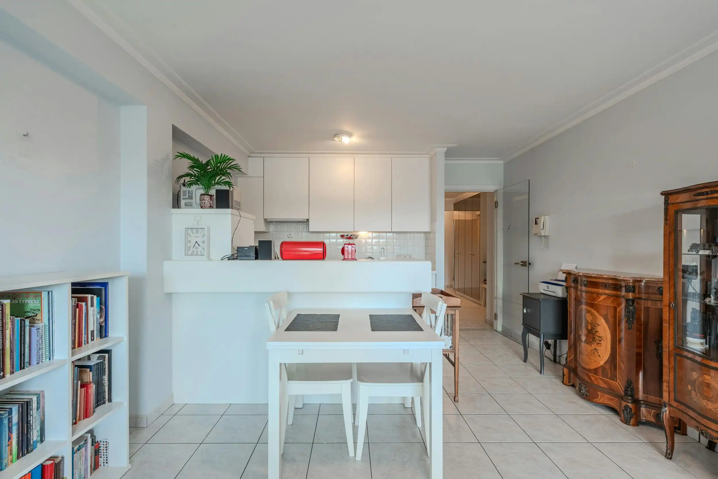 Mooi onderhouden drie slaapkamer appartement met terras! foto 12