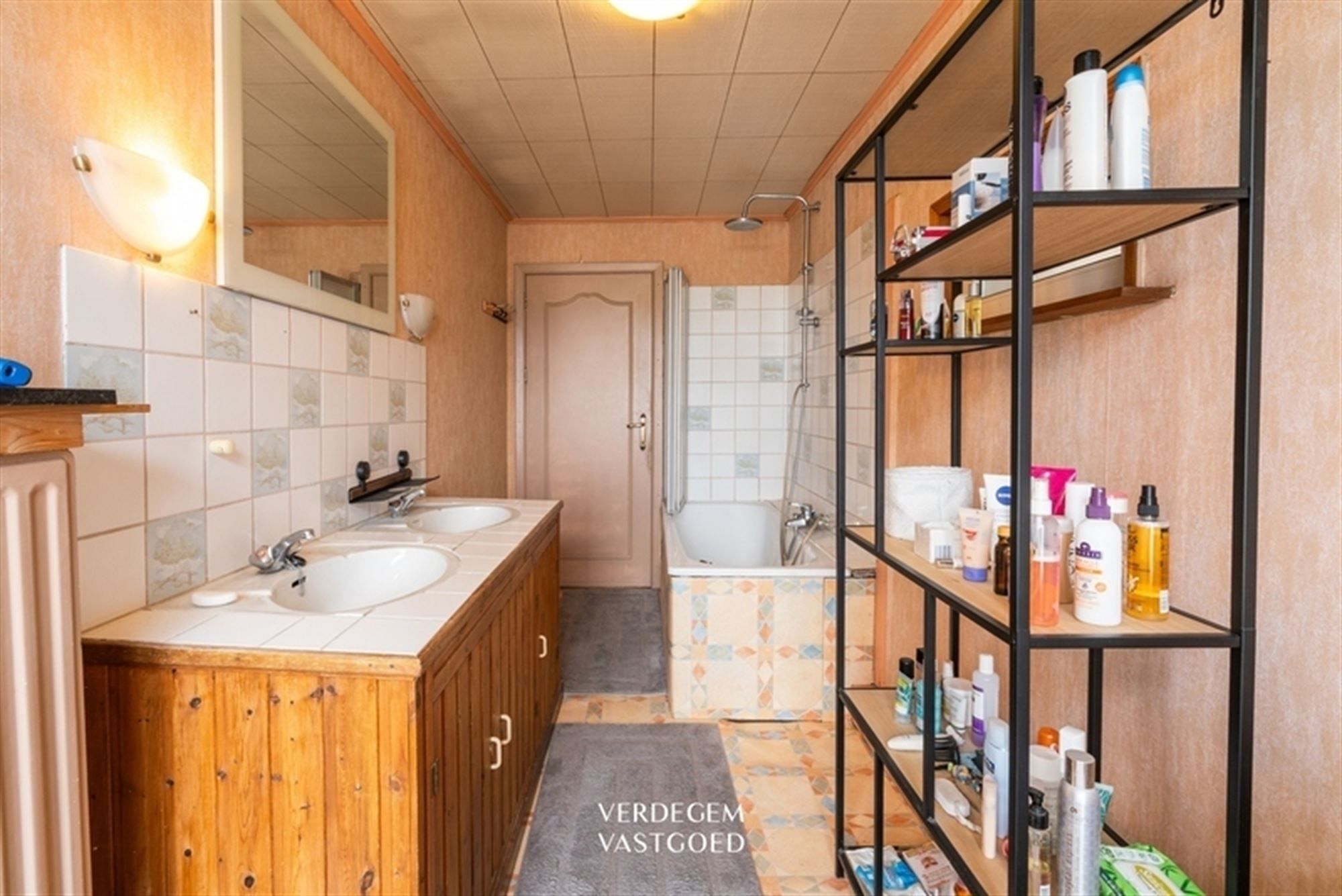 Halfopen woning met 3 slaapkamers, garage en perceel van 660m² foto 8