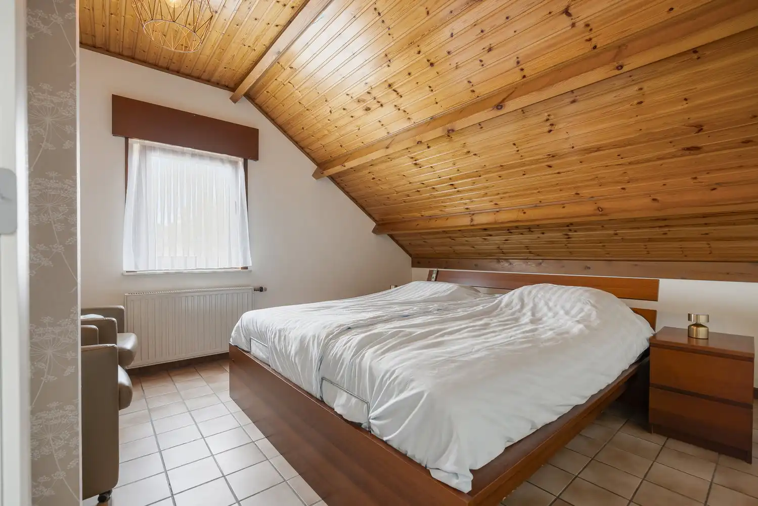 Ruime instapklare gezinswoning met 4 slpks op een mooi perceel van 14a foto 19