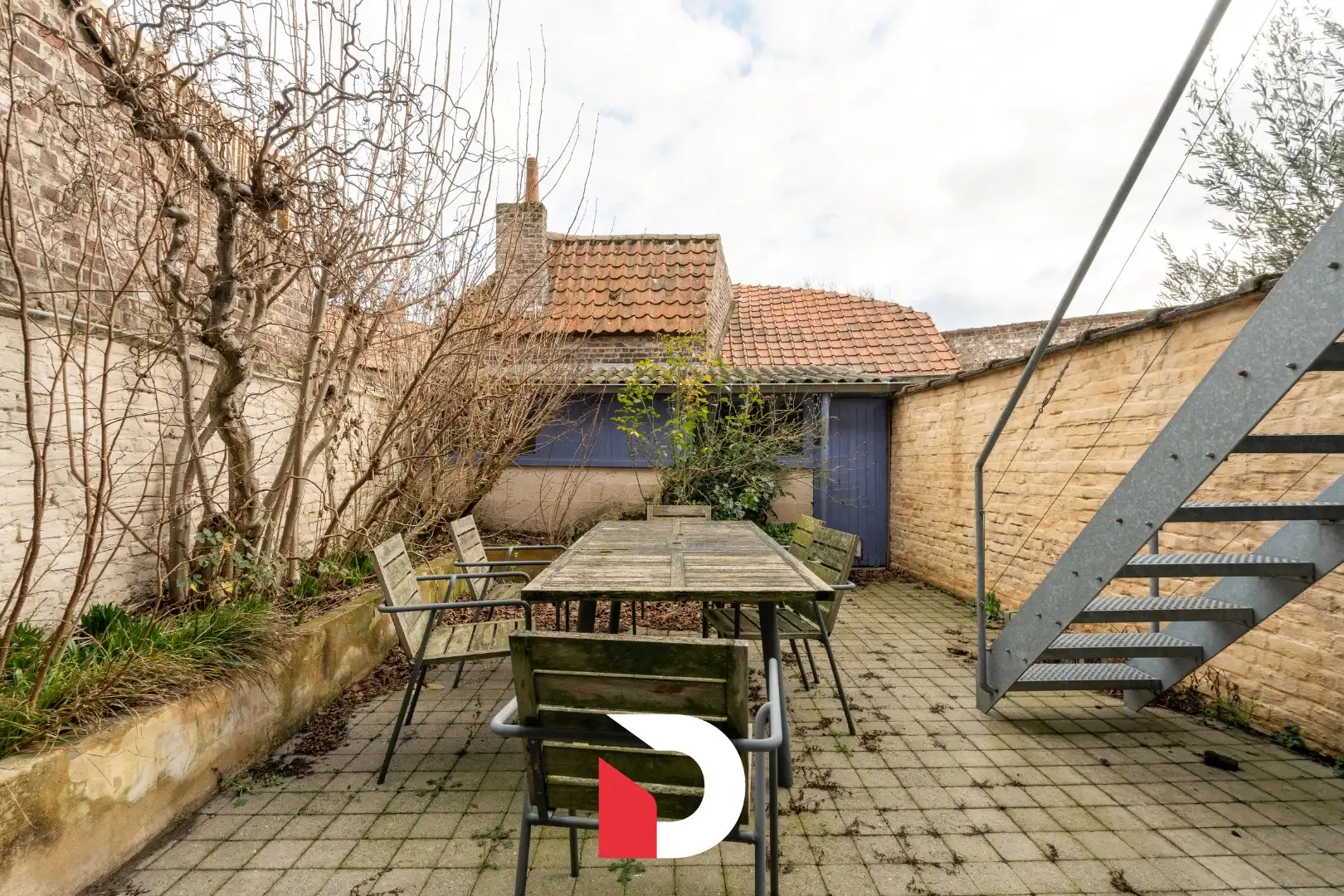 Karaktervolle woning met veel potentieel nabij centrum Brugge foto 2