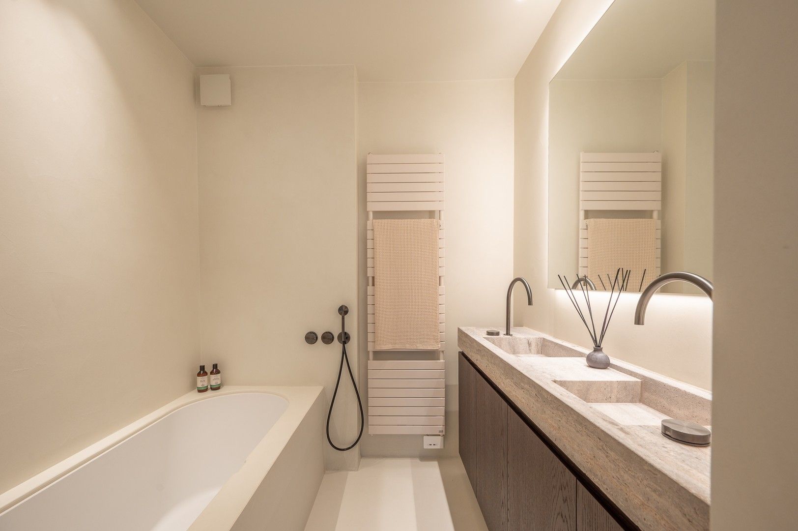 Magnifiek gerenoveerd appartement van 150 m², op enkele passen van het Van Bunnenplein. foto 15