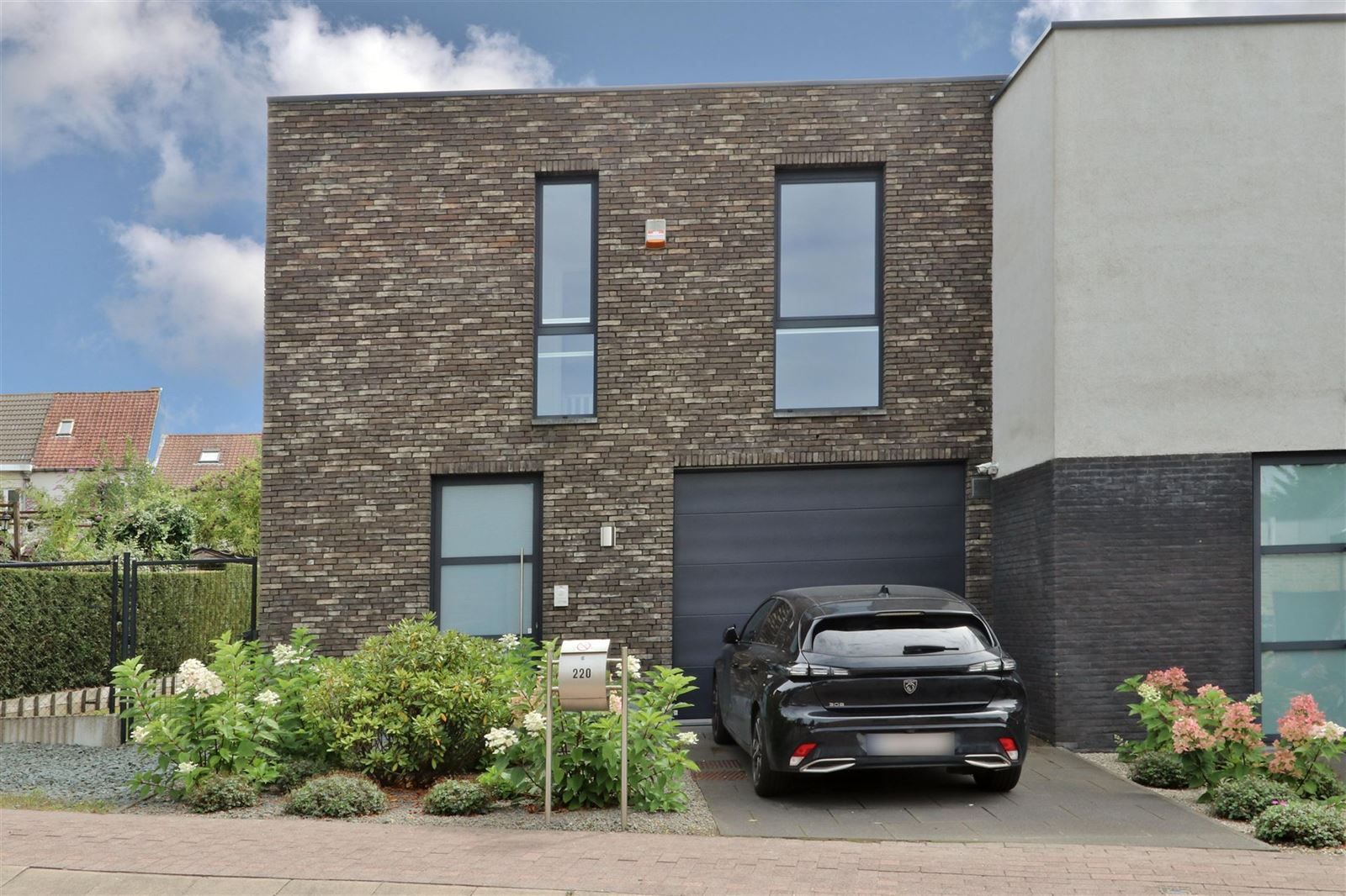 Woning te Lot foto 1