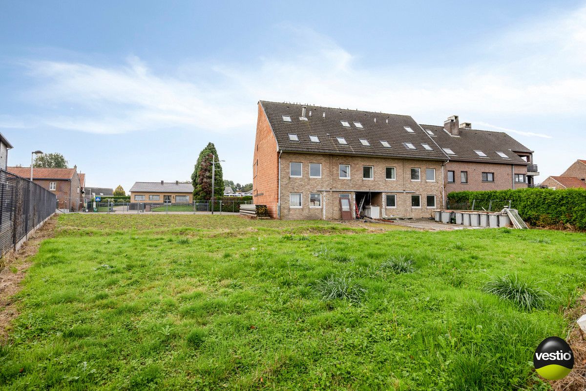 COMPLEX BESTAANDE UIT 14 TE RENOVEREN STUDIO'S MET UITBREIDINGSMOGELIJKHEDEN TE VELDWEZELT. foto 3