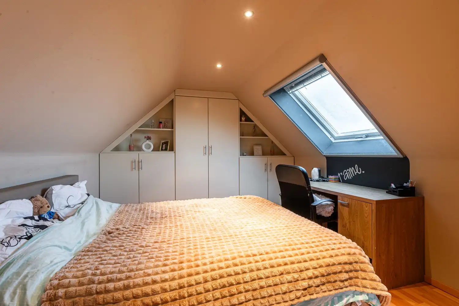 Halfopen woning met garage en ruime tuin foto 28