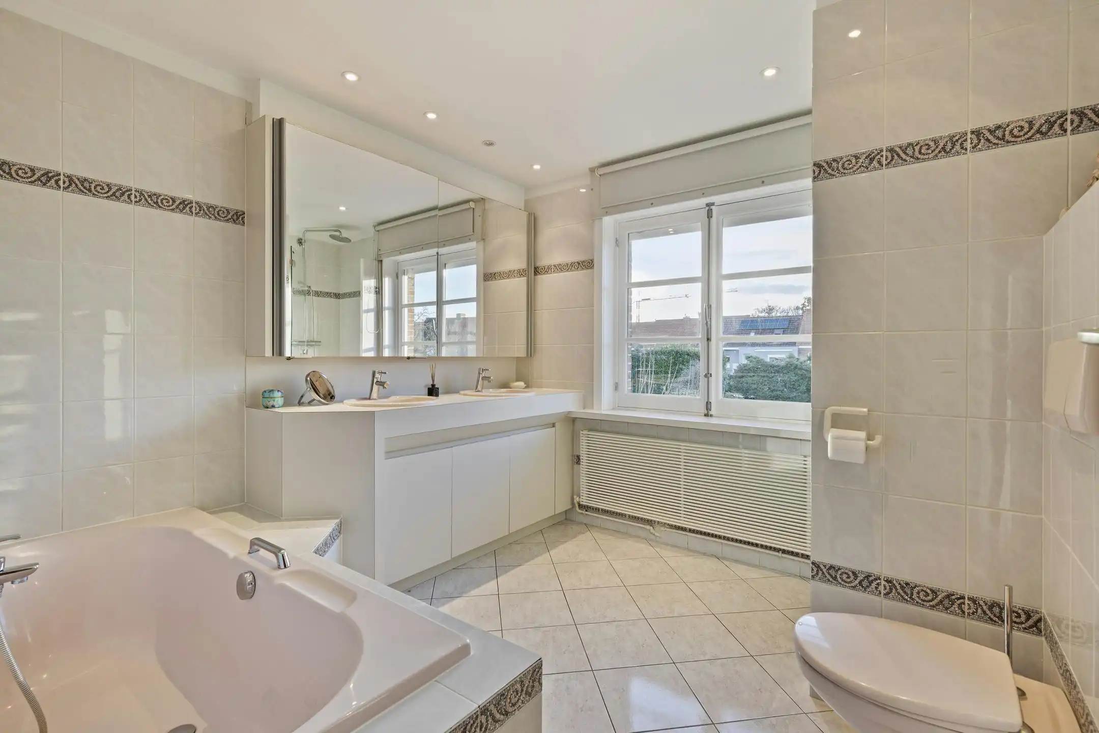 Multifunctionele eigendom te koop op zeer gunstige locatie foto 12