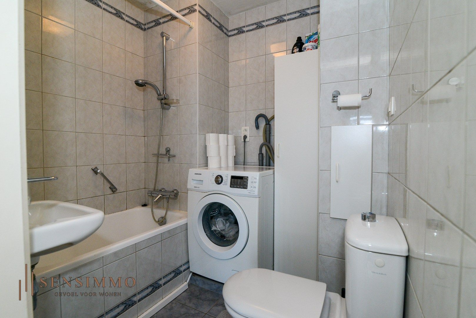 Instapklaar 1 slaapkamerappartement te centrum Genk foto 8