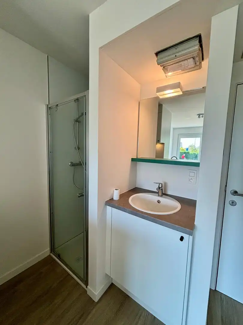 Bemeubelde studentenkamer met privé-keuken & badkamer – Hoog Kortrijk foto 5