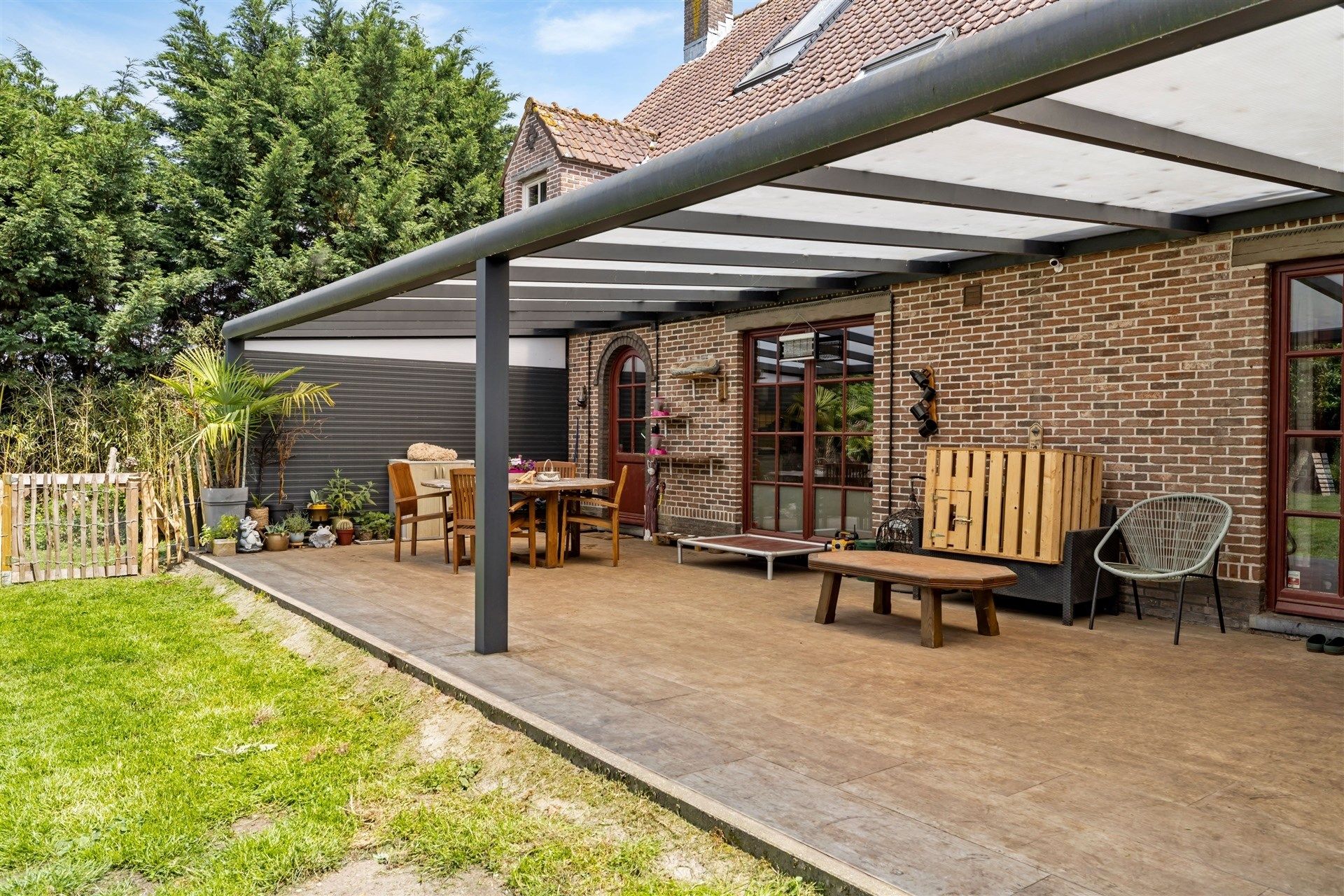 Ruim opgezette, landelijke woning met aangename tuin, 6 slaapkamers en een ingerichte woonstudio op de 2e verdieping foto 28