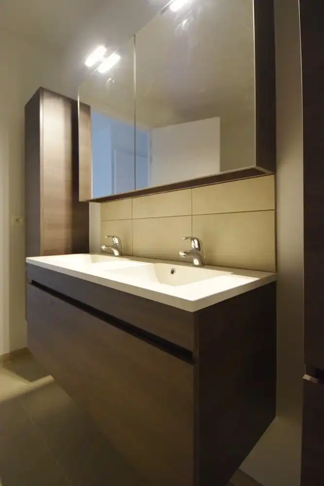 Luxueus en ruim recent appartement met 3 slaapkamers en 2 badkamers. foto 16