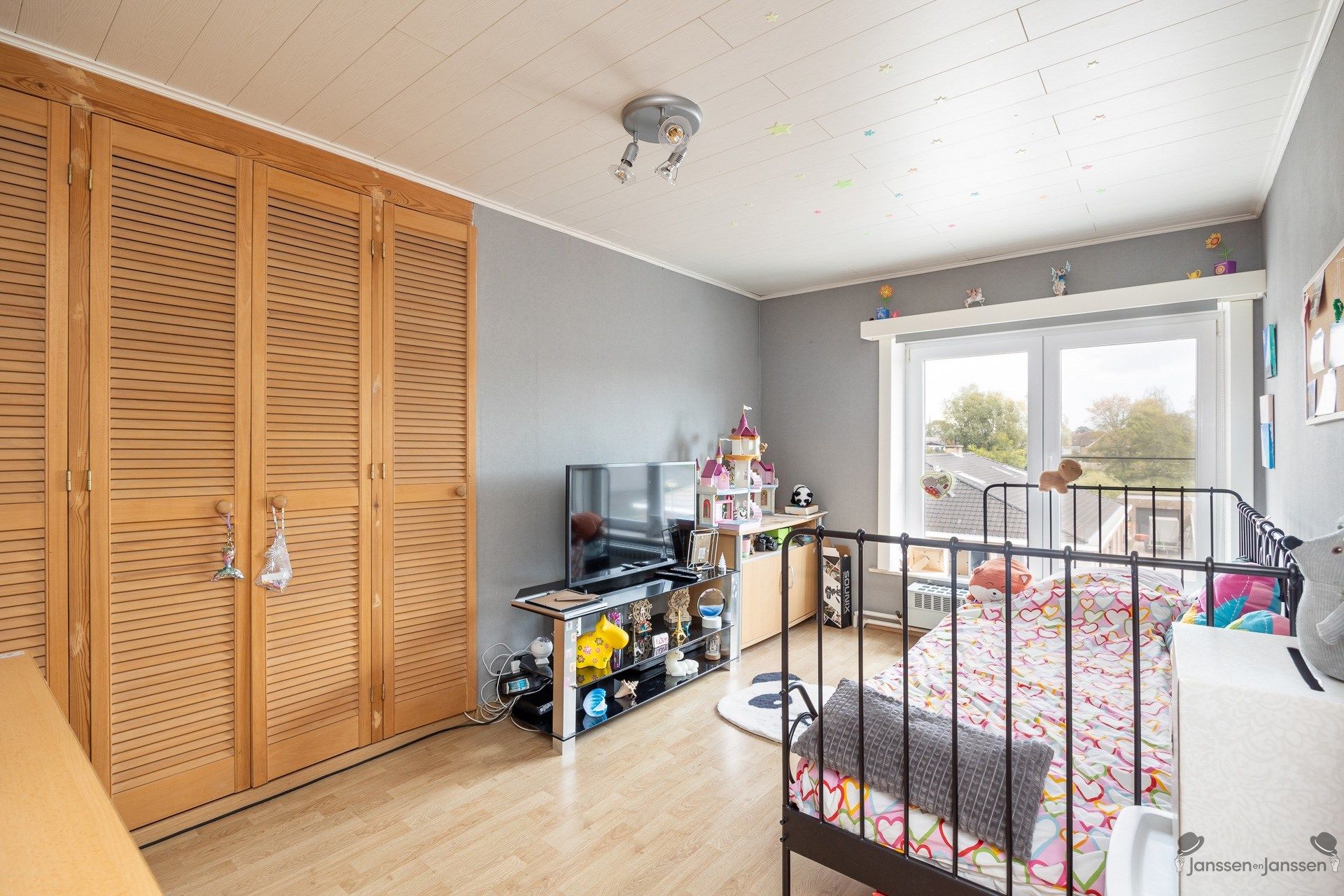 Bel-etage met 3 slaapkamers en ruime tuin foto 14
