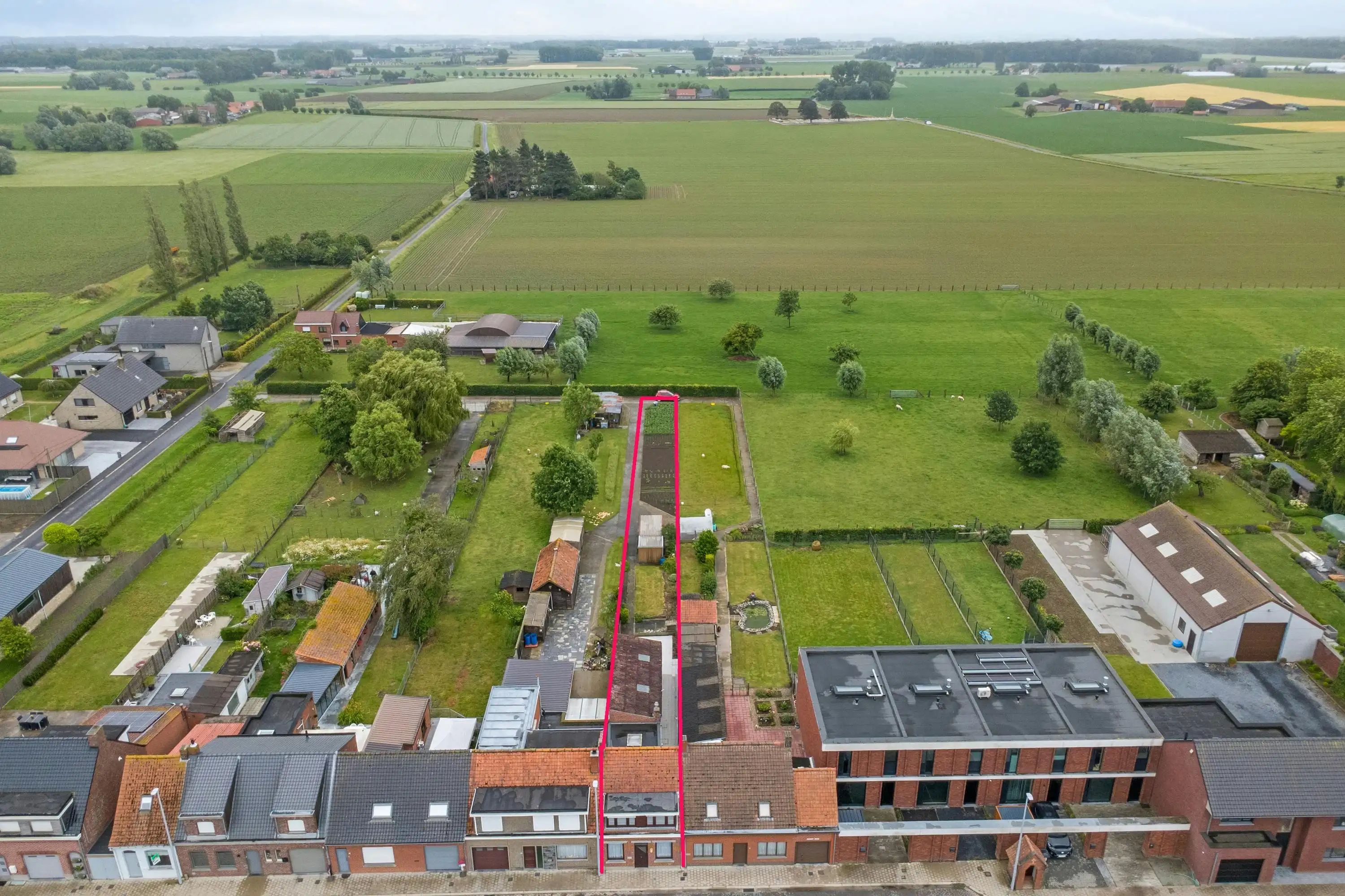 Huis te koop in Woesten met 3 kamers, garage en tuin foto 2