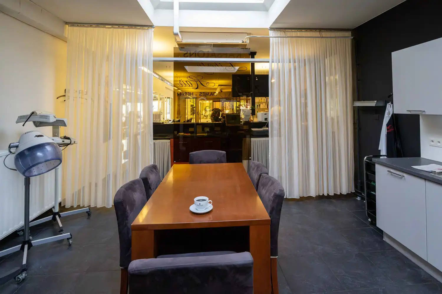 Instapklaar handelspand van ca. 110 m² op toplocatie in het centrum van Mol foto 16