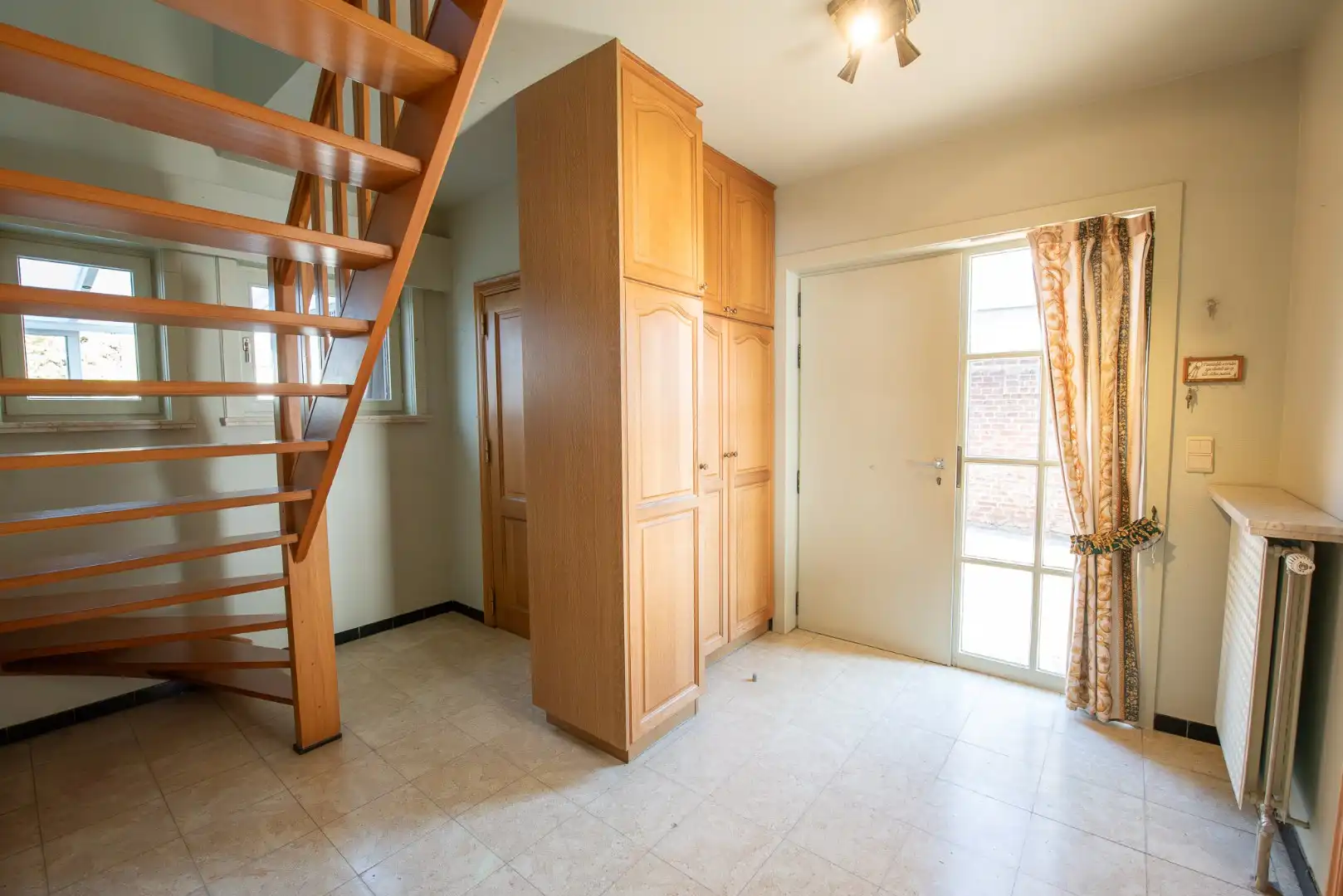Praktische woning met 3 slaapkamers, garage, veranda en leuke tuin in centrum Wontergem foto 6