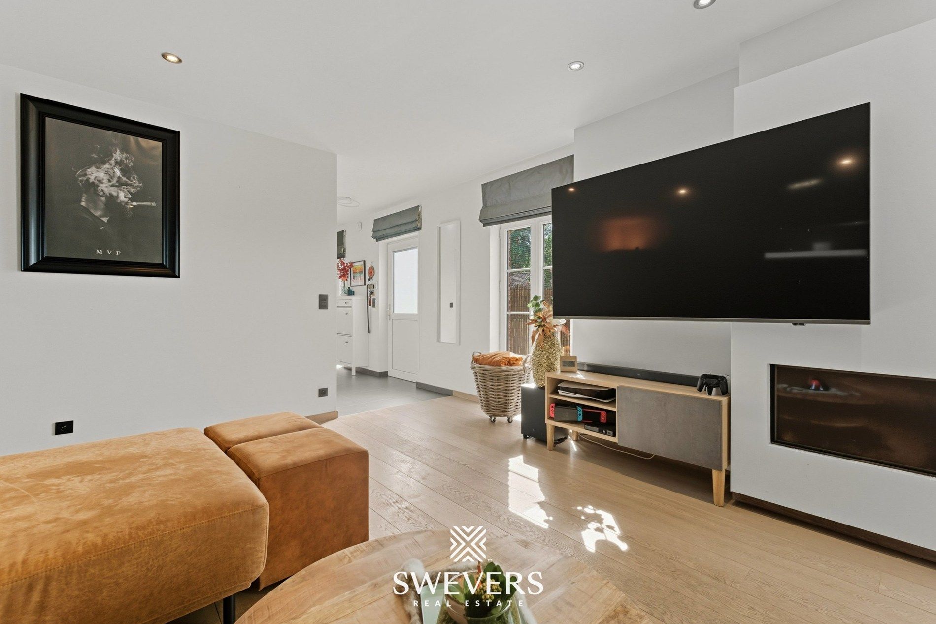 HOB met 3 slaapkamers, bureau en zwembad   foto 6