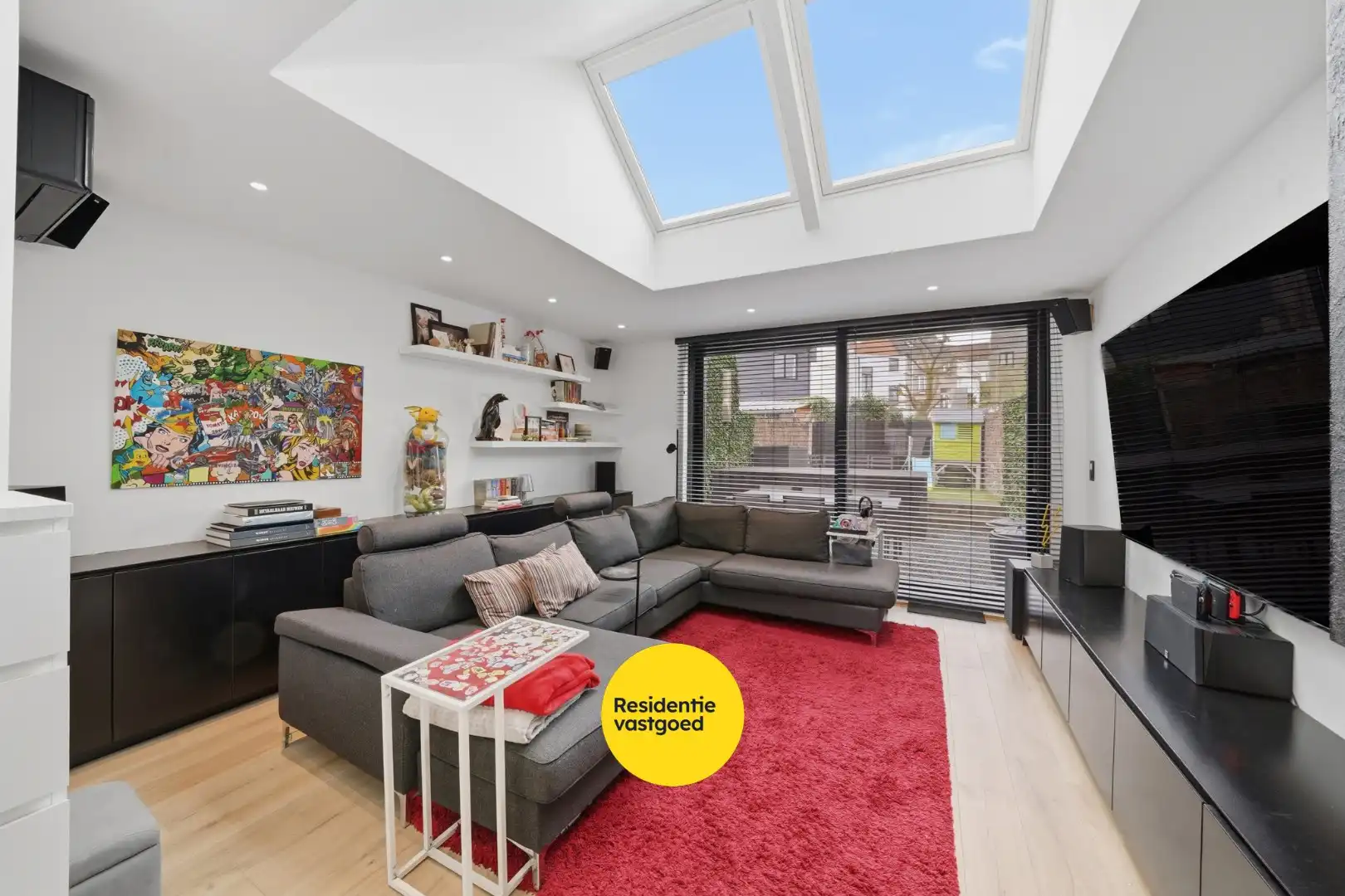 Volledig gerenoveerde woning met zonnige buitenruimte foto {{pictureIndex}}