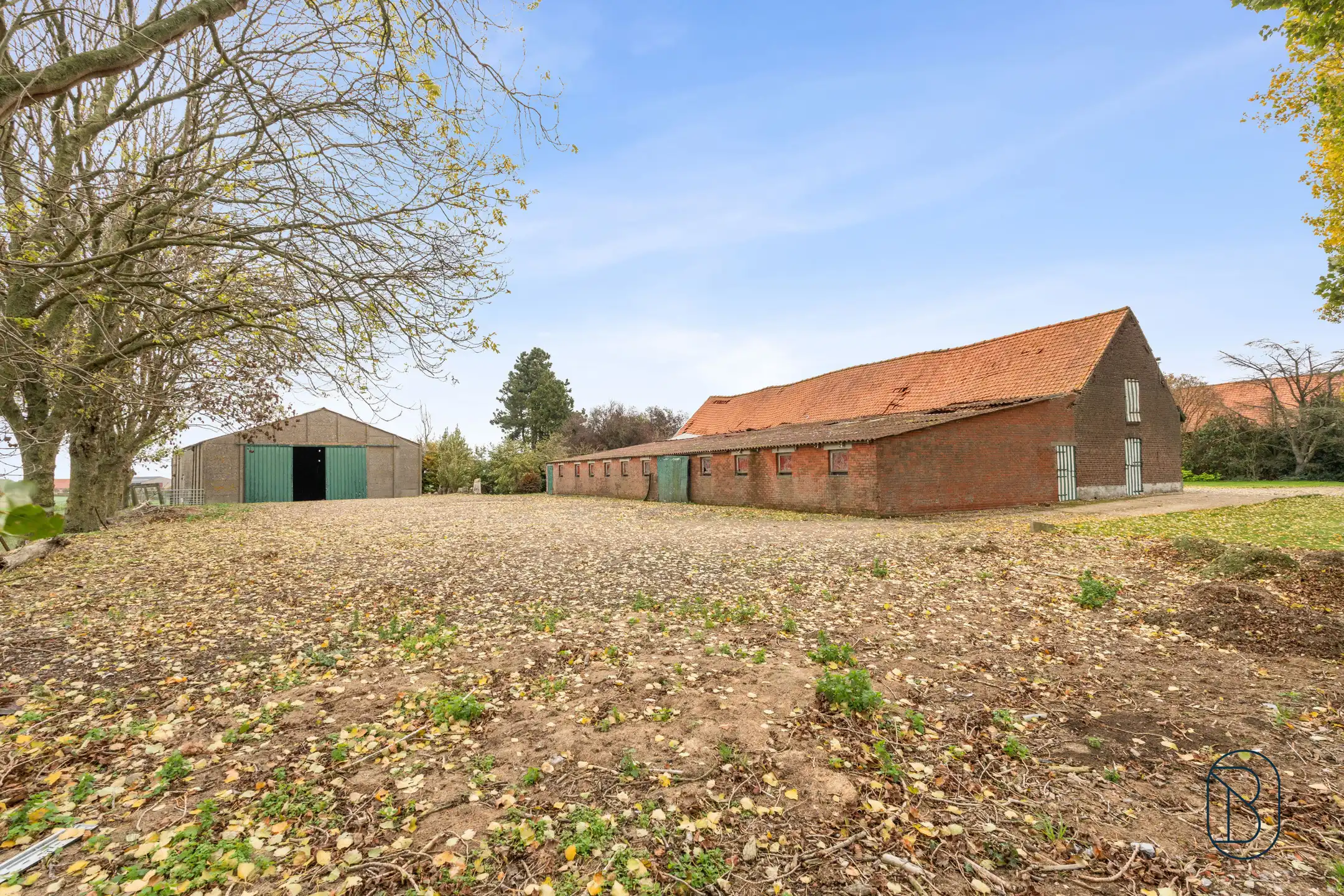 Unieke charmante vierkantshoeve op 1 hectare grond te Ieper foto 9