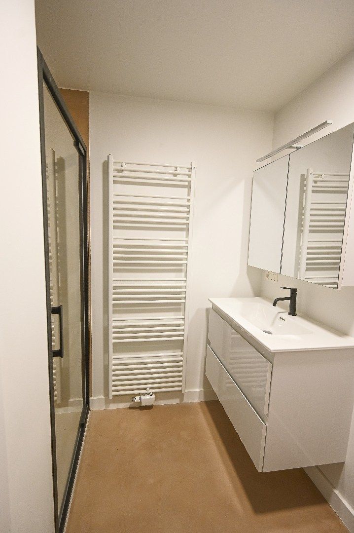 KNAP GELIJKVLOERS APPARTEMENT MET STADSTERRAS foto 8