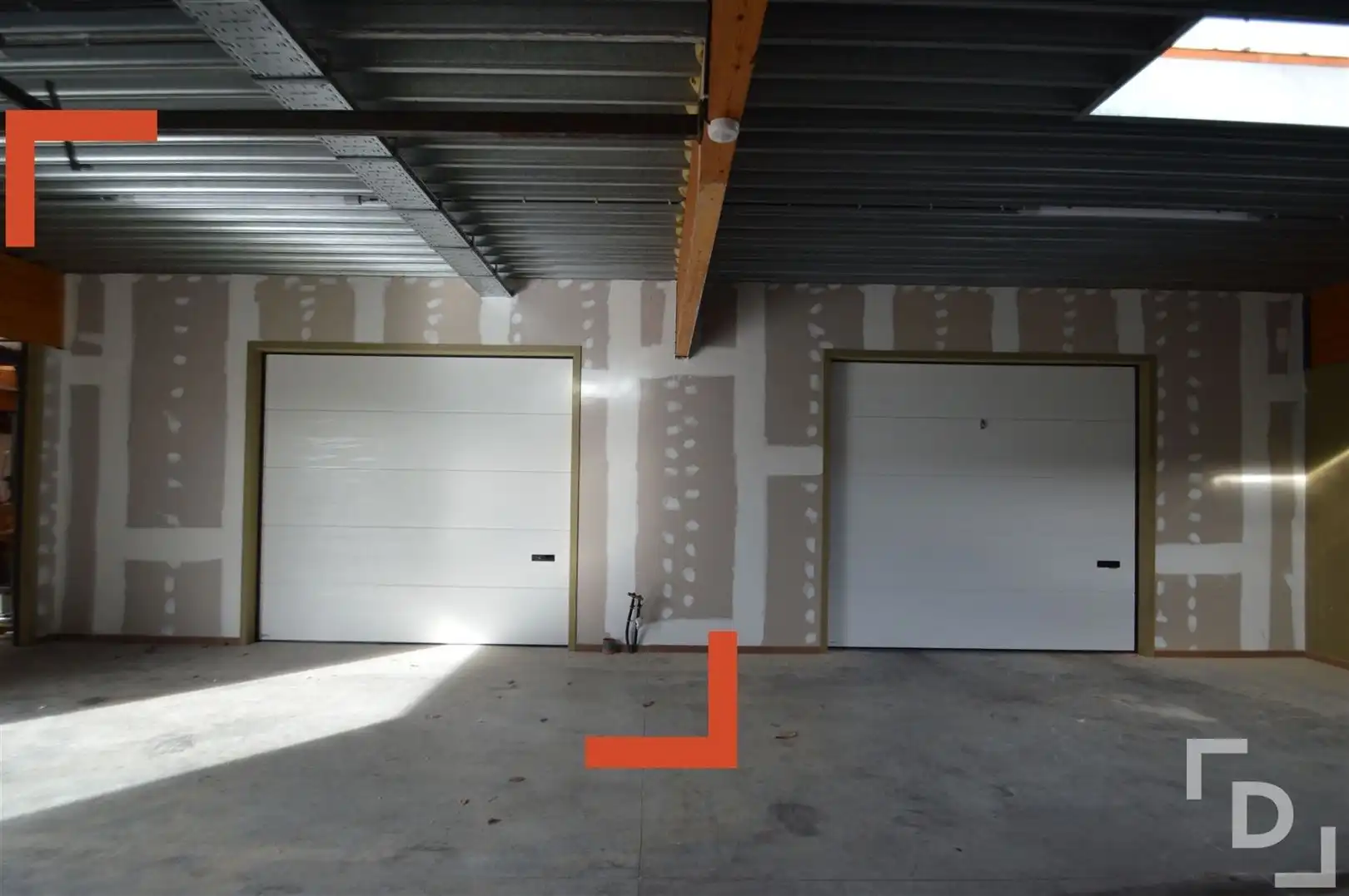 Opslagruimte of magazijn voorzien van elektriciteit foto 2